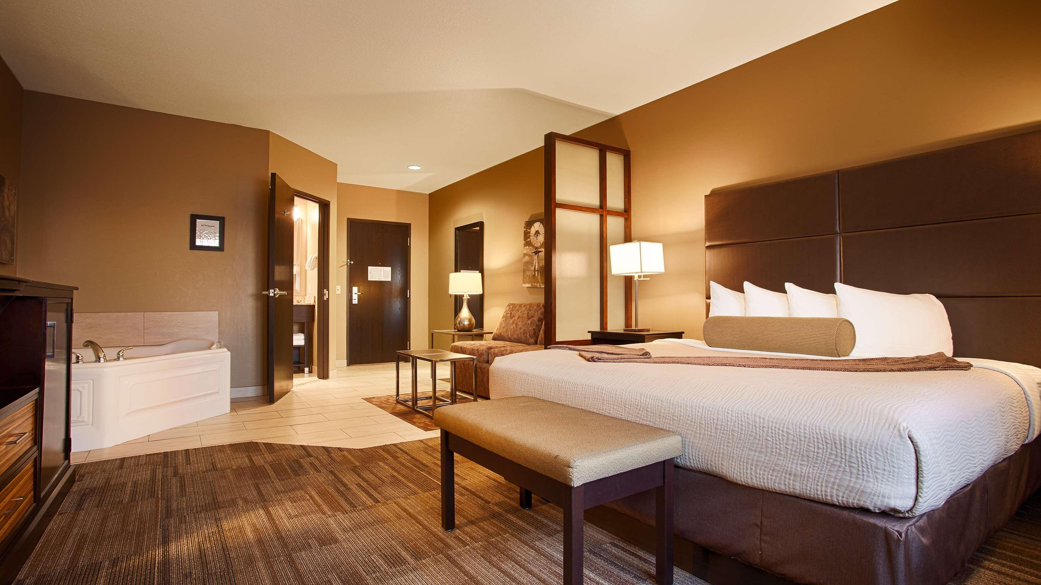 Best Western Plus Night Watchman Inn & Suites Greensburg Buitenkant foto