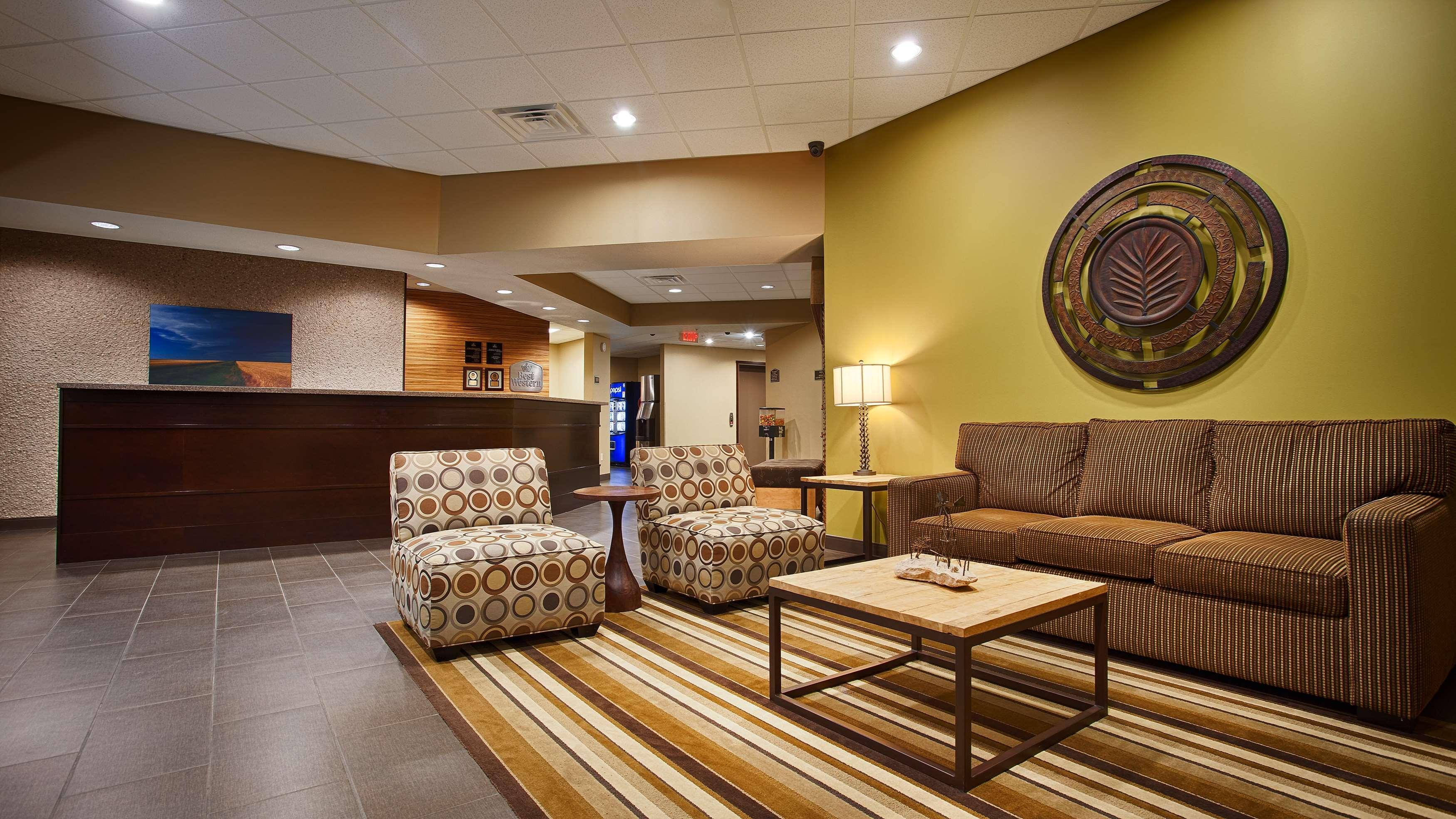 Best Western Plus Night Watchman Inn & Suites Greensburg Buitenkant foto