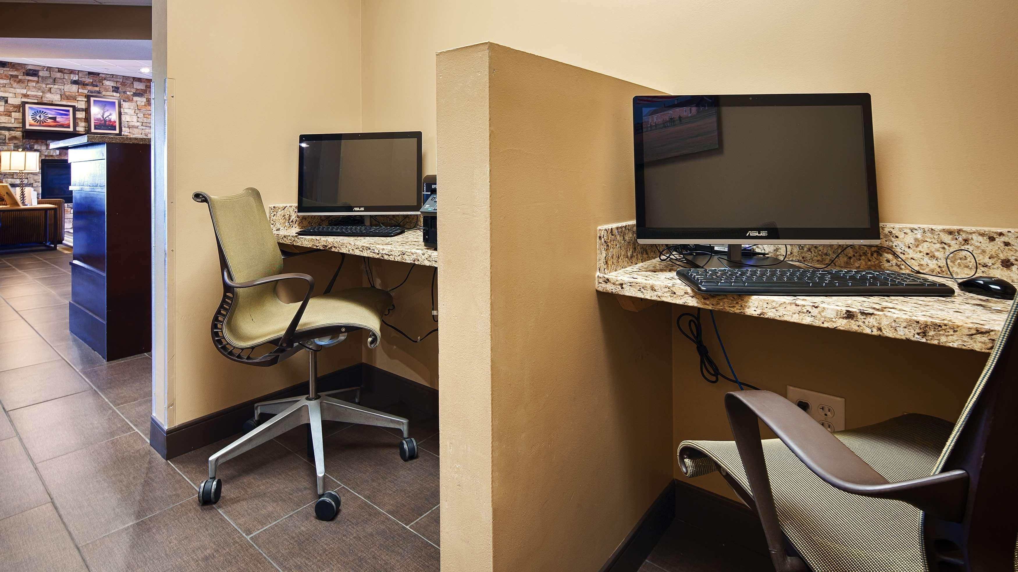 Best Western Plus Night Watchman Inn & Suites Greensburg Buitenkant foto
