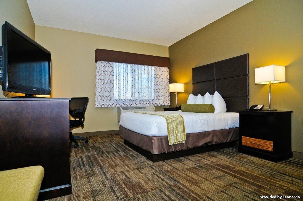 Best Western Plus Night Watchman Inn & Suites Greensburg Kamer foto