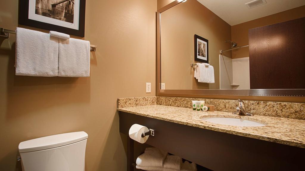Best Western Plus Night Watchman Inn & Suites Greensburg Kamer foto