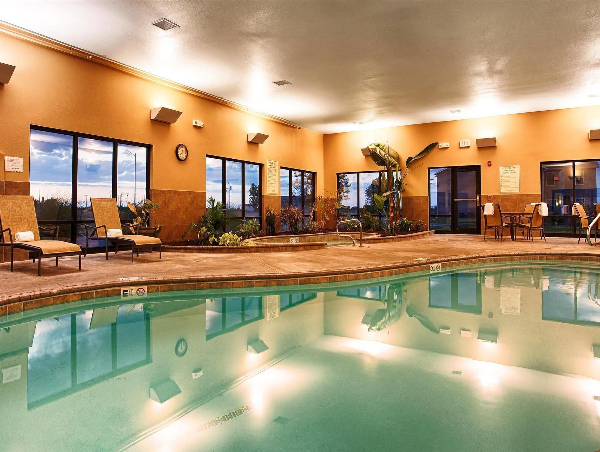 Best Western Plus Night Watchman Inn & Suites Greensburg Buitenkant foto