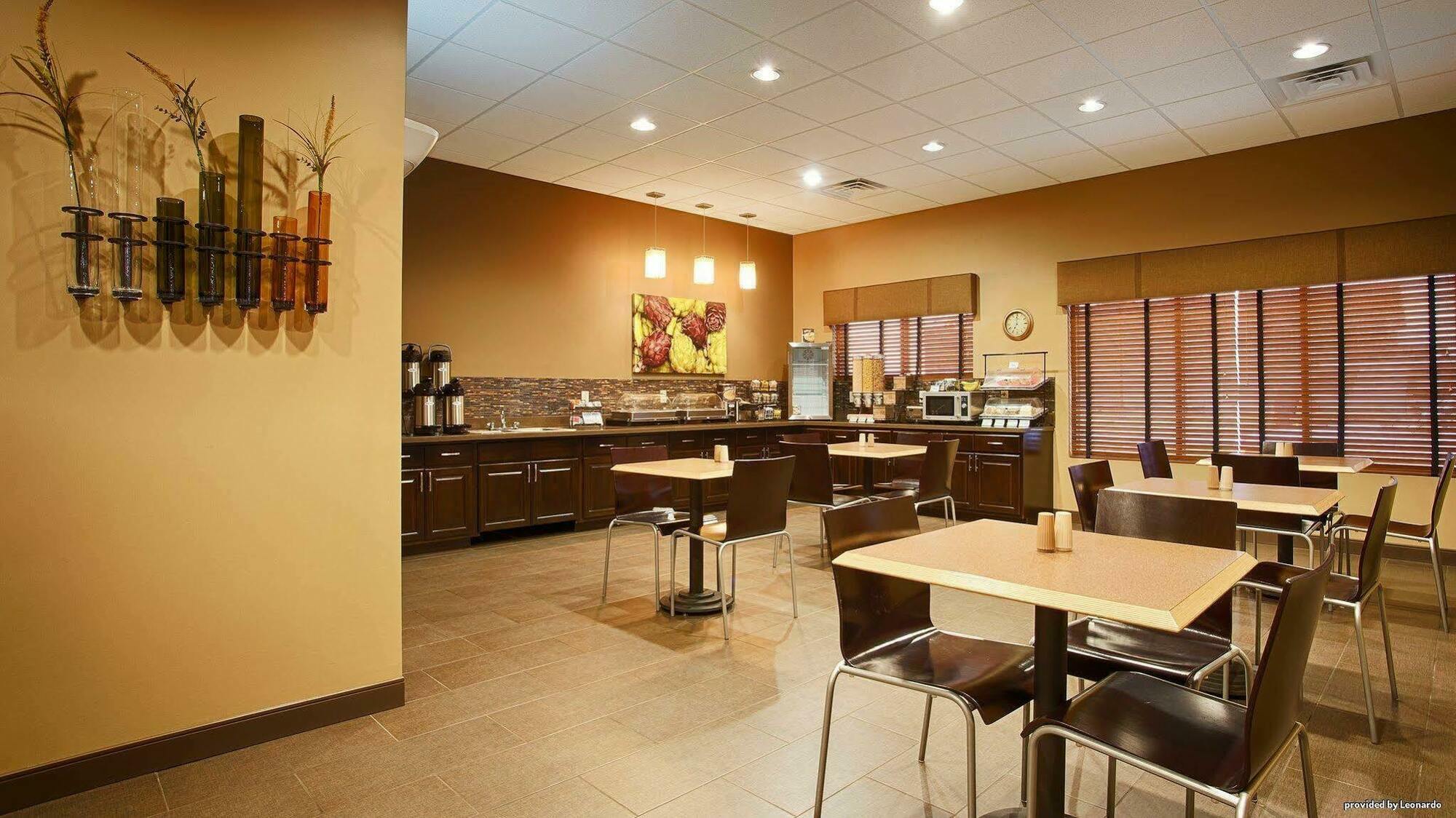 Best Western Plus Night Watchman Inn & Suites Greensburg Buitenkant foto